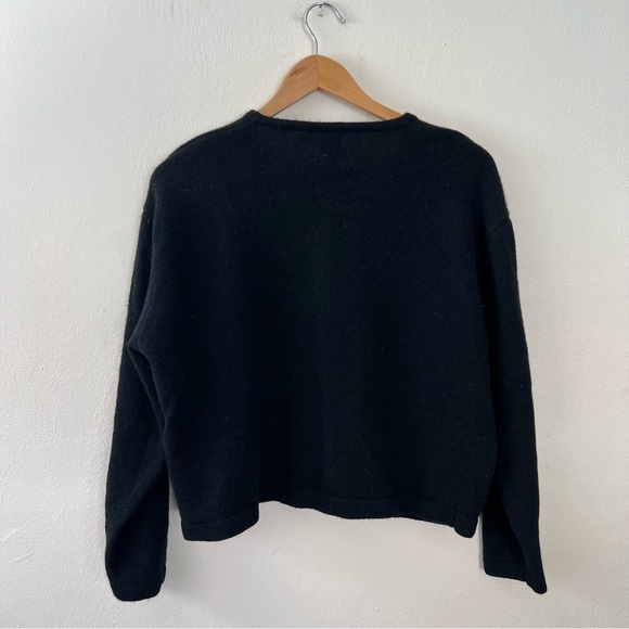 100% Lambswool Vintage Floral Embroidered V-Neck Buttoned Front Sweater - Picture 7 of 9